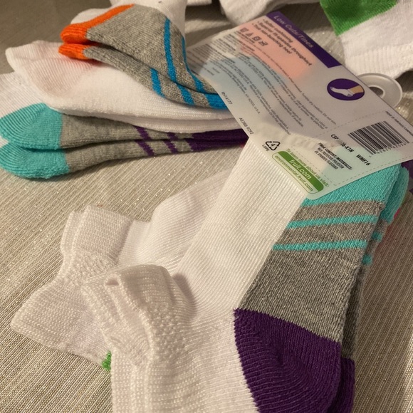 Lot of 18 pairs FRUIT OF THE LOOM Girls  ankles socks M shoe size 10 1/2 - 4 - Picture 8 of 10